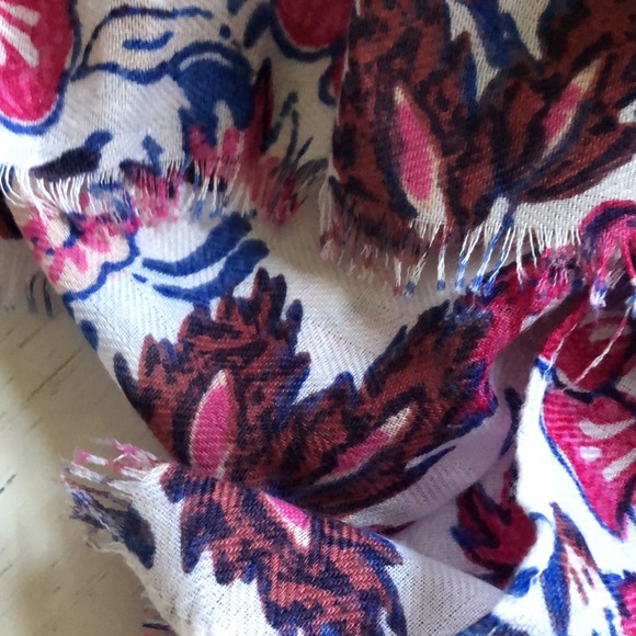 Old Navy floral scarf - Picture 4 of 4